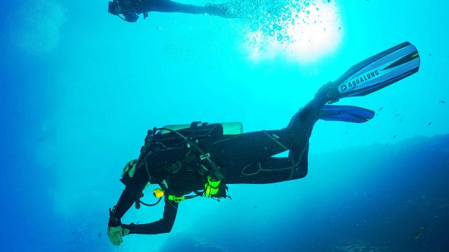 PADI Enriched Air Nitrox Specialty Course (EAN) | DiveRACE Diving Course in Singapore