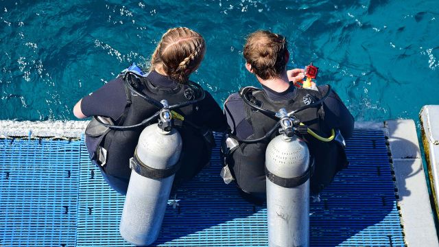 PADI Rescue Diver Course | DiveRACE Diving Course in Singapore