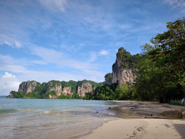 Railaybeachwest Medium